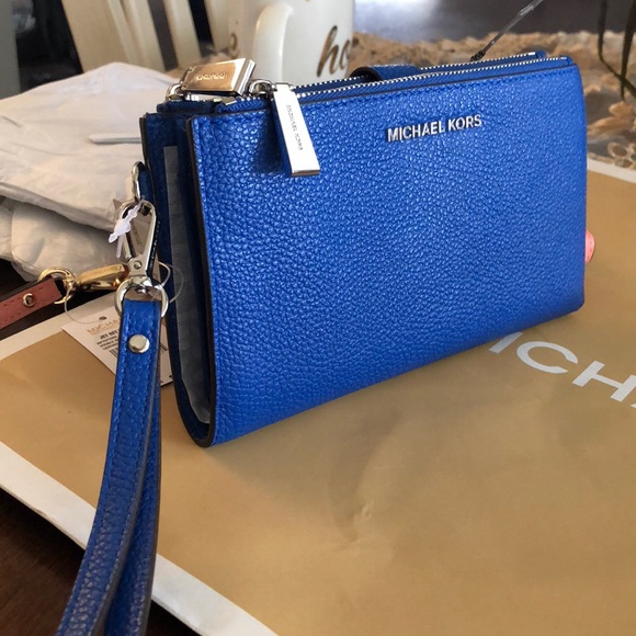 Michael Kors Handbags - Mk  clutch 💘